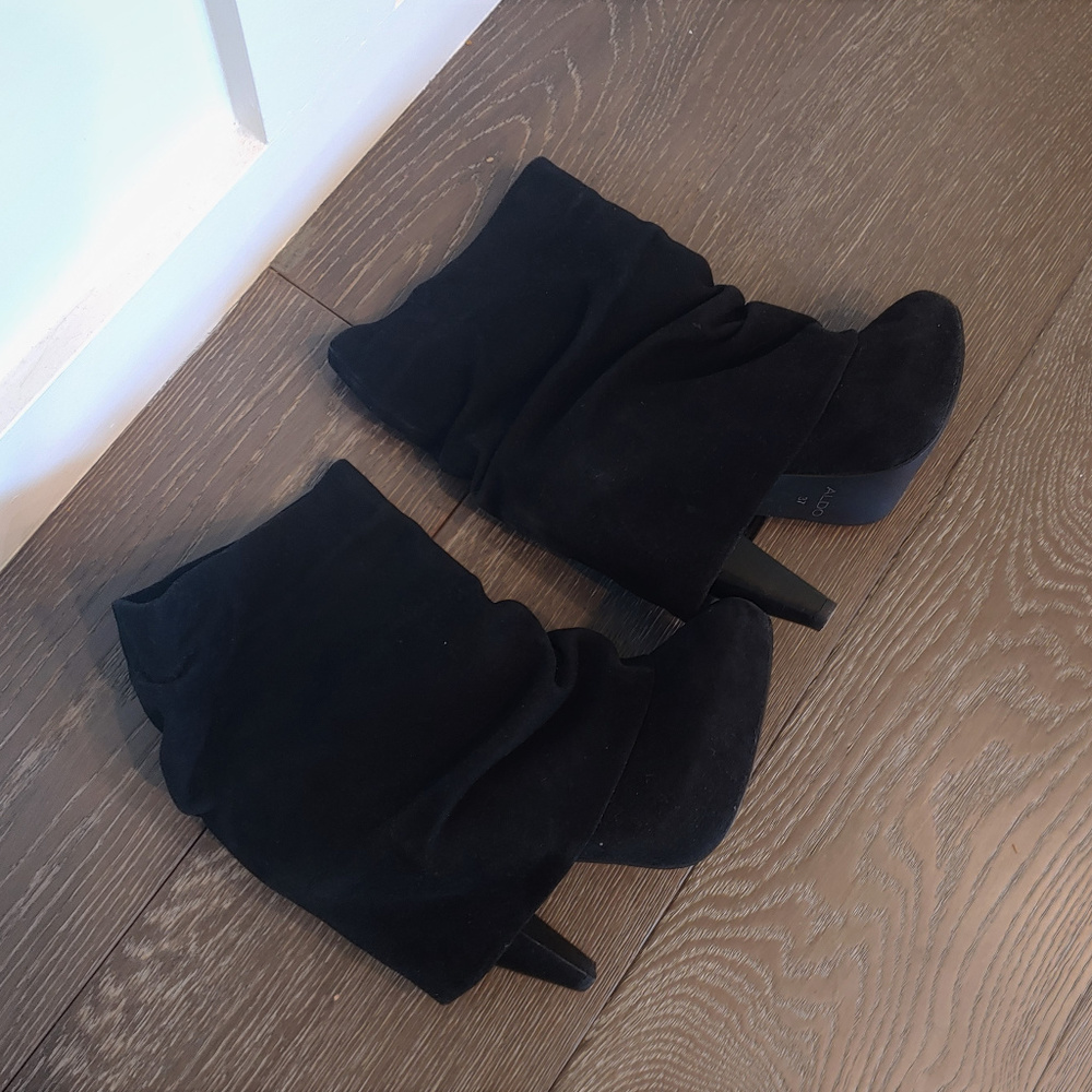 Cute Suede Black Aldo Boots (size 6)